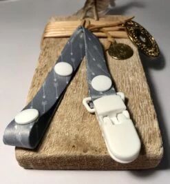 Speenclip Speenkoord Pijltjes Grijs Wit Meisje Jongen Baby - Goedkoop - Gratis Verzending -Zuigelingenvoeding 1110x1200 2