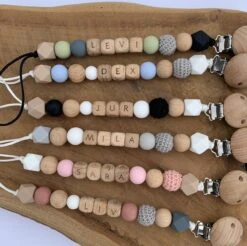 Speenkoord Met Naam | Gepersonaliseerd | Donker Roze - Hout | Kraamcadeau | Baby | Speenclip | Speenketting | Bebbes 15 Speenkoord Met Naam | Gepersonaliseerd | Donker Roze - Hout | Kraamcadeau | Baby | Speenclip | Speenketting | Bebbes -Zuigelingenvoeding 1200x1195 18