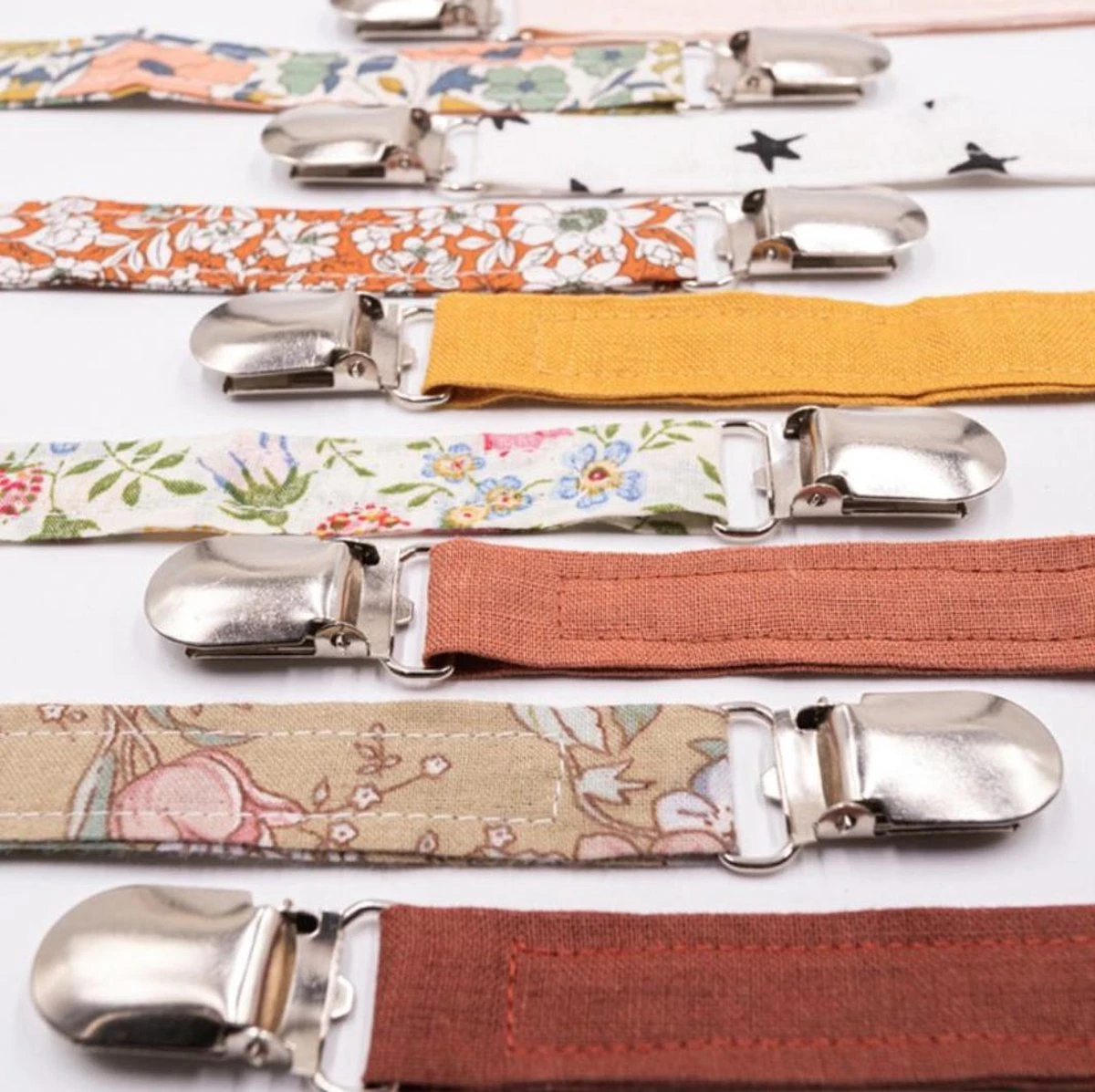 Baby Fopspeen Riem - Fopspeen Clip - Katoen - Baby & Kind | Bruin 3 Baby Fopspeen Riem - Fopspeen Clip - Katoen - Baby & Kind | Bruin