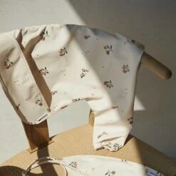 Liewood Merle Slabbetje Met Mouwen Peach/sea Shell Mix -Zuigelingenvoeding 1200x1200 1134