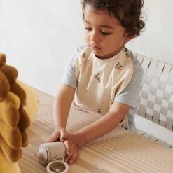 Liewood Merle Slabbetje Met Mouwen Peach/sea Shell Mix -Zuigelingenvoeding 1200x1200 1136