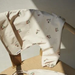 Liewood Merle Slabbetje Met Mouwen Peach/sea Shell Mix -Zuigelingenvoeding 1200x1200 1137