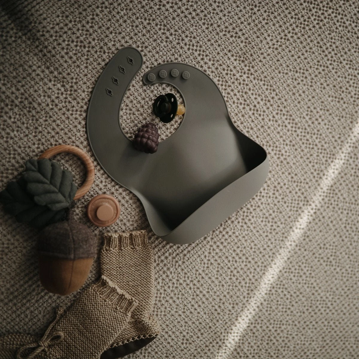 Mushie | Siliconen Slab Met Opvangbakje | Rainbow | Regenboog | Baby | Eten & Drinken 8 Mushie | Siliconen Slab Met Opvangbakje | Rainbow | Regenboog | Baby | Eten & Drinken - Afbeelding 6