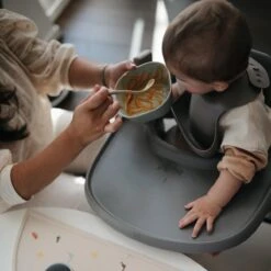 Mushie | Siliconen Slab Met Opvangbakje | Rainbow | Regenboog | Baby | Eten & Drinken 38 Mushie | Siliconen Slab Met Opvangbakje | Rainbow | Regenboog | Baby | Eten & Drinken -Zuigelingenvoeding 1200x1200 1152