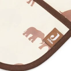 Jollein Slab Waterproof Met Mouw Meadow - Rosewood -Zuigelingenvoeding 1200x1200 1159