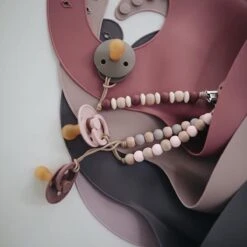 Mushie Siliconen Baby Slabbetje Met Opvangbakje |Cambridge Blue | BPA Ftalaatvrij| Afwasbaar 32 Mushie Siliconen Baby Slabbetje Met Opvangbakje |Cambridge Blue | BPA Ftalaatvrij| Afwasbaar -Zuigelingenvoeding 1200x1200 1169