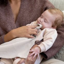 Doomoo Basics - Mom'n Play Tetra Almond - Veelzijdige Borstvoedingsdoek - Biokatoen 12 Doomoo Basics - Mom'n Play Tetra Almond - Veelzijdige Borstvoedingsdoek - Biokatoen -Zuigelingenvoeding 1200x1200 931