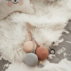 J. Børn Siliconen Speenhouder - Vanilla - BPA-VRIJ Veilig Praktisch En Stijlvol - Geschikt Vanaf De Geboorte - Babyaccessoire 11 J. Børn Siliconen Speenhouder - Vanilla - BPA-VRIJ Veilig Praktisch En Stijlvol - Geschikt Vanaf De Geboorte - Babyaccessoire -Zuigelingenvoeding 1200x1200 960