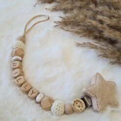 Merkloos Blue Or Pink - Speenkoord Met Naam - Creme/Zand/Hout- Ster - Speenketting - Unisex - Gepersonaliseerd - Kraamcadeau 7 Merkloos Blue Or Pink - Speenkoord Met Naam - Creme/Zand/Hout- Ster - Speenketting - Unisex - Gepersonaliseerd - Kraamcadeau -Zuigelingenvoeding 1200x1200 964