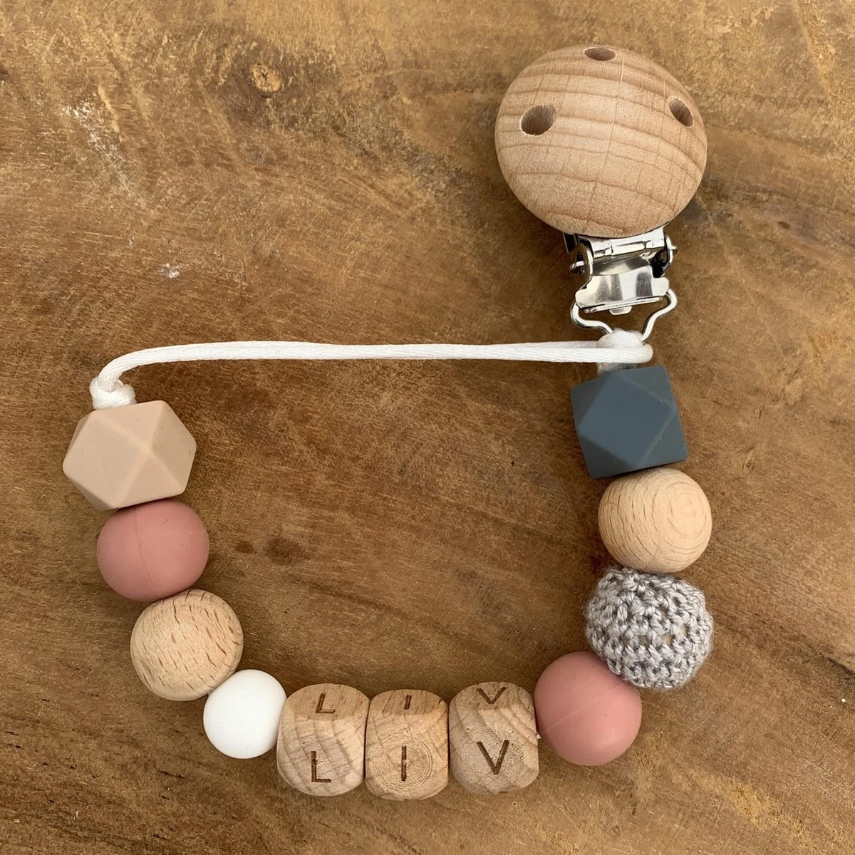 Speenkoord Met Naam | Gepersonaliseerd | Donker Roze - Hout | Kraamcadeau | Baby | Speenclip | Speenketting | Bebbes 3 Speenkoord Met Naam | Gepersonaliseerd | Donker Roze - Hout | Kraamcadeau | Baby | Speenclip | Speenketting | Bebbes