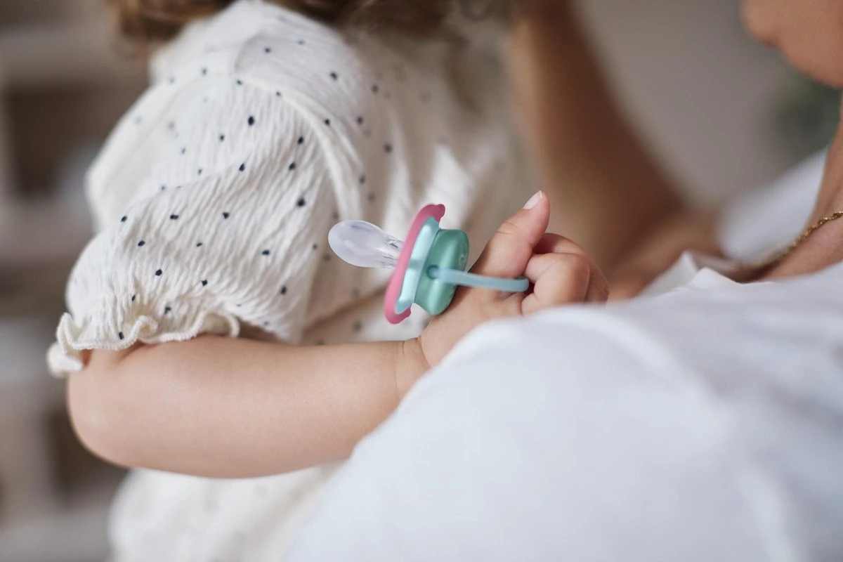 Philips Avent Ultra Air Fopspeen - 18m + - Roze/Groen Giraf/panda 6 Philips Avent Ultra Air Fopspeen - 18m + - Roze/Groen Giraf/panda - Afbeelding 4