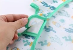 Merkloos Kliederschort Met Beertjes - Slabber Lange Mouwen - Schort / Slabbetje -Zuigelingenvoeding 1200x820