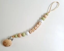 Speenkoord Met Naam Lalieloe - Speenhouder - Kraamcadeau - Speenketting - Jelle 9 Speenkoord Met Naam Lalieloe - Speenhouder - Kraamcadeau - Speenketting - Jelle -Zuigelingenvoeding 1200x968 2
