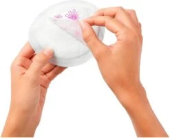 Medela Ultra Thin Zoogcompressen Wegwerp Individueel Verpakt Extra Dun Voor Weinig Hoeveelheden Lekkende Moedermelk - 60 Stuks -Zuigelingenvoeding 1200x977 4
