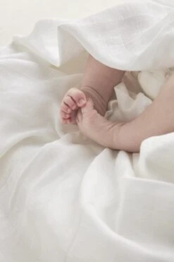 Meyco Biologische Hydrofiele Spuugdoekjes - 6-pack - Wit - 30x30 Cm -Zuigelingenvoeding 799x1200 15