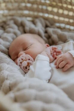 Bibs Fopspeen - Maat 2 6-18 Maanden - Boheme Peach 20 Bibs Fopspeen - Maat 2 6-18 Maanden - Boheme Peach -Zuigelingenvoeding 800x1200 1