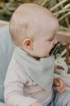 BiBS - Fopspeenkoord - Petrol / Baby Blue - 0+ Maanden 16 BiBS - Fopspeenkoord - Petrol / Baby Blue - 0+ Maanden -Zuigelingenvoeding 800x1200 39