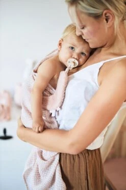 Jollein Speendoek Moon | Set 2 Stuks | Pale Pink + Ash Green -Zuigelingenvoeding 800x1200 62