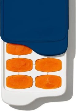 OXO Tot Babyvoeding Diepvriesbakjes - Babyvoeding Bewaarbakjes - Diepvriesbakjes Met Deksel - 14x22 Ml- Navy 8 OXO Tot Babyvoeding Diepvriesbakjes - Babyvoeding Bewaarbakjes - Diepvriesbakjes Met Deksel - 14x22 Ml- Navy -Zuigelingenvoeding 818x1200 2