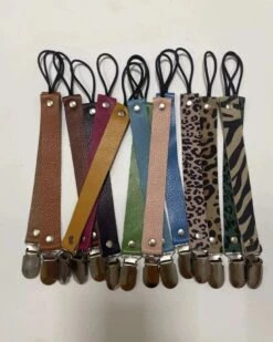 Okergeel, Baby Speenkoord, Speenkoord Jongen, Speenkoord Meisje, Leren Speenkoord, Bibs Speen, Kraamcadeau, Kraamkado -Zuigelingenvoeding 959x1200 6